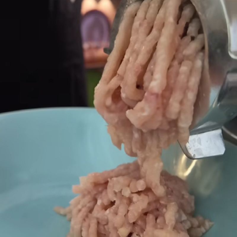 چرخ کردن مواد اولیه