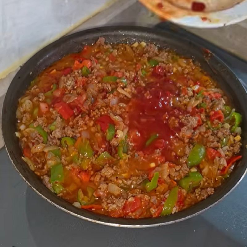  رب گوجه فرنگی را اضافه کنید