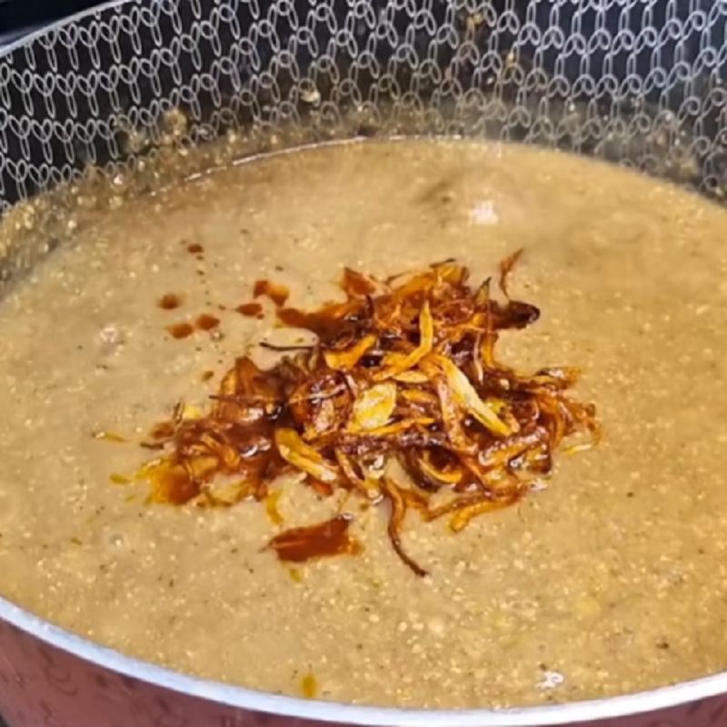پیاز داغ، روغن پیاز را به غذا اضافه کنید