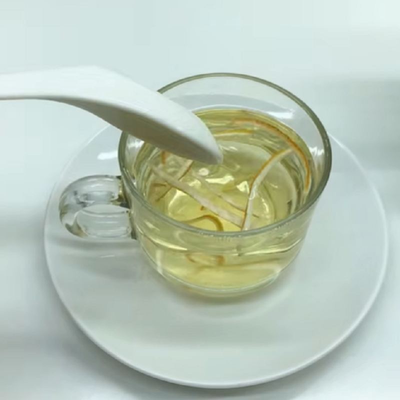 مقداری از پوست های خشک شده را برای تهیه دمنوش کنار بگذارید