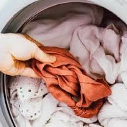 لباس رنگ گرفته را چطور پاک کنیم؟ 