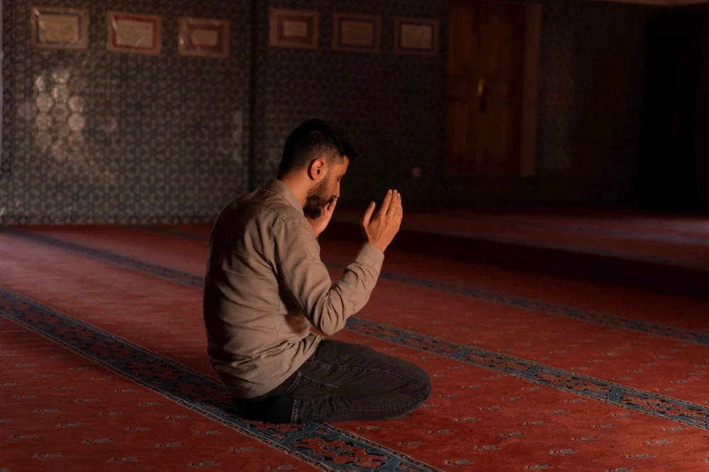 ضمانت افزایش ثروت با این نماز! تضمین ثروت از امام صادق (ع)