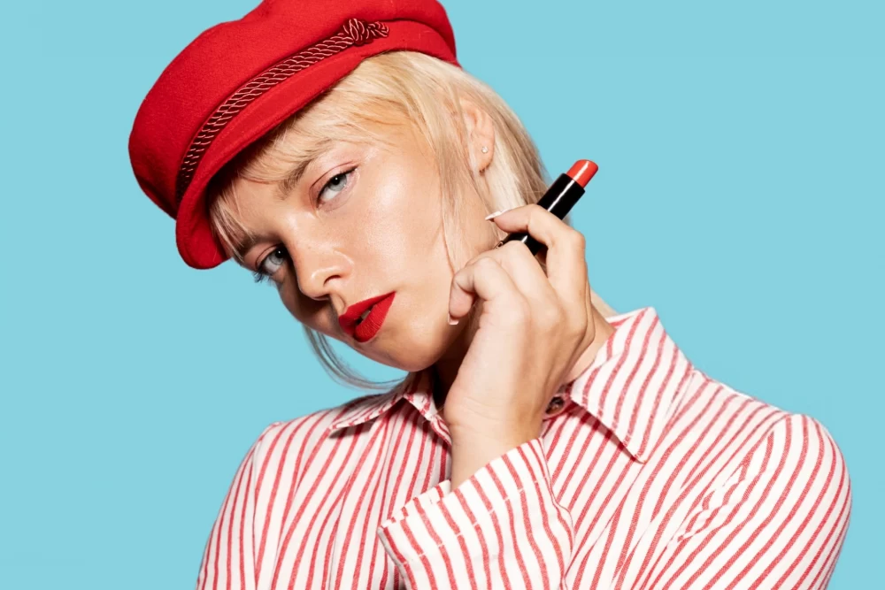 تفاوت بالم لب و رژ لب: کدام برای چه زمانی مناسب است؟