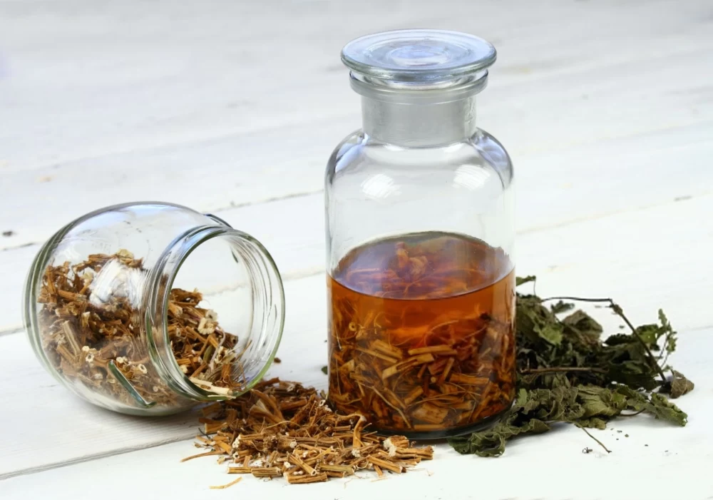 عرق شش گیاه برای چی خوبه؟ ۷ فایده مهم عرق شش گیاه!