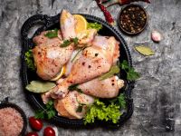 رفع بوی بد مرغ؛ ۱۰ ترفند علمی و مجرب برای آشپزی خوش عطر