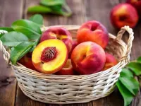 خواص و مضرات شفتالو: از پوست تا هسته