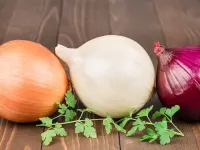 خواص و مضرات پیاز: از سلامت قلب تا عوارض احتمالی