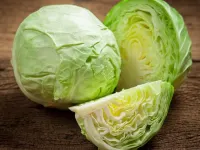 خواص و مضرات کلم برگ سفید (کلم پیچ): از محافظت در برابر تشعشعات تا عوارض جانبی