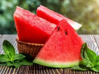 خواص و مضرات هندوانه: از تصفیه خون تا هشدار برای طحال