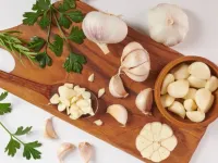 سیر خام مفیدتر است یا سیر پخته؟ بررسی علمی فایده های سیر!