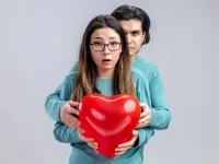 کرَش ناخواسته در رابطه متعهدانه: چگونه باید رفتار کنیم؟!