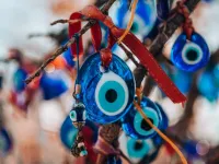 ۷ راهکار قطعی دفع چشم شور (از قرآن و روایات معصومین)!