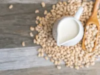نوشیدنی غیر لبنی چیست؟ ۵ جایگزین شیر و فایده های آن!