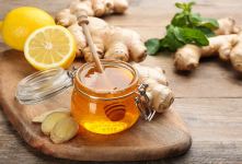 خواص عسل و زنجبیل برای لاغری؛ راهی طبیعی و مؤثر برای کاهش وزن