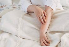 چرا خاراندن بدن ، حس خوبی ایجاد می کند؟