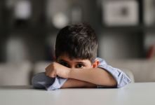 دلایل ترس از مدرسه در کودکان: علائم و راهکارهای والدین