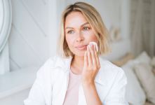 بهترین زمان استفاده از تونر صورت؛ چه زمانی بیشترین تأثیر را دارد؟