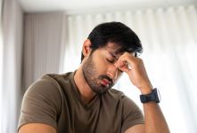 خستگی ذهنی چیست؟ علت و راهکارهای مؤثر مقابله با آن