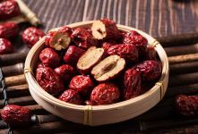 عناب فشار خون را بالا می برد یا پایین؟ بررسی و روش مصرف آن