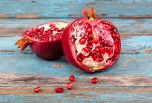 خوردن انار برای چه کسانی ممنوع است؟