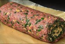 طرز تهیه رولت گوشت مجلسی مغزدار با قارچ و اسفناج