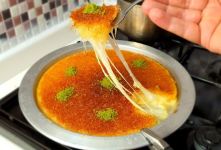 طرز تهیه کنافه با بافت ترد و پنیر آب شده سریع و آسان برای چای عصرانه