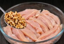 طرز تهیه مرغ ارمنی با گردو؛ غذای سریع و متفاوت