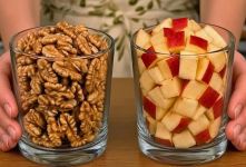 طرز تهیه کیک سریع و آسان با سیب و گردو بدون نیاز به فر