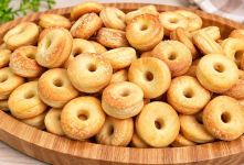 طرز تهیه بیسکویت حلقه ای ترد خانگی برای چای عصرانه