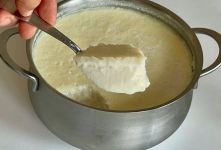 طرز تهیه ماست سنتی خانگی پرچرب و پرمایه با رویه کلفت بدون آب انداختن