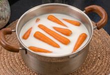 طرز تهیه شیرینی فوری با شیر و هویج در ۵ دقیقه بدون فر و بدون تخم مرغ