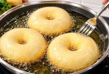 طرز تهیه پیراشکی سیب زمینی پفکی و پنبه ای در تابه