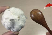 آموزش ۳ ترفند فوری و آسان پوست کندن سیر بدون بو گرفتن دست