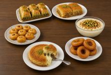 طرز تهیه ۶ مدل شیرینی ترکی در خانه ؛ از باقلوا تا حلقه تاتلیسی