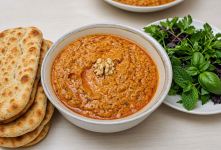 طرز تهیه کال جوش؛ غذای سنتی تهرانی با کشک، گردو و گوجه