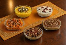 طرز تهیه ۵ دسر گرم برای هر سلیقه / از فرنی زعفرانی تا حلوا ارده ای