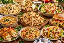 طرز تهیه ۱۰ مدل غذای آسان با مرغ ریش ریش: از پیراشکی تا ته چین