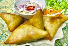طرز تهیه سمبوسه پیتزایی اهوازی با سوسیس و پنیر پیتزا