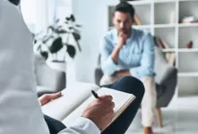 مروری جامع بر انواع روان درمانی، از رفتارگرایی تا انسان گرایی