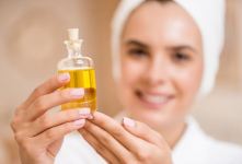 بهترین روغن برای چاقی صورت : ۷ روغن معجزه گر برای صورتی پر و شاداب