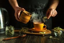 معرفی بهترین دمنوش ها برای چربی خون؛ کدام گیاه واقعاً مؤثر است؟