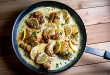 طرز تهیه مرغ لیمویی با پنیر؛ راز یک غذای رستورانی در خانه