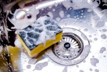 آموزش تمیز کردن سینک استیل + روش های خانگی جرم گیری و برق انداختن