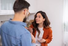 صحبت کردن کودکانه با همسر، صمیمیت می آورد یا احترام را از بین می برد؟
