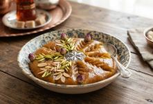 طرز تهیه حلوا آرد گندم ساده؛ دستور خانگی با بافت نرم و عطر زعفران