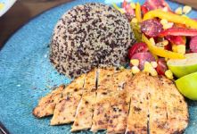 طرز تهیه غذای رژیمی با کینوا و مرغ؛ سالم، سبک و خوشمزه