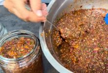 طرز تهیه ترشی لیته چهار فصل با بادمجان؛ خوشمزه و فوری