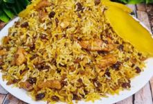 طرز تهیه گردو پلو با مرغ؛ پلویی مجلسی با گردو، کشمش و زرشک