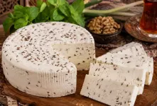 طرز تهیه پنیر زیره سنتی خانگی؛ خوش عطر، مقوی و ماندگار به سبک قدیمی