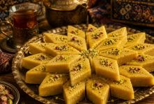 طرز تهیه برشتوک نخودچی؛ شیرینی سنتی با بافتی نرم، عطر هل و طعمی فراموش نشدنی